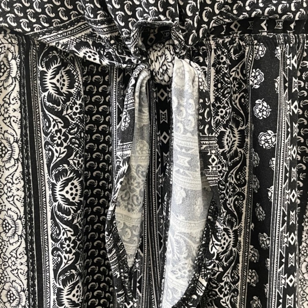 Ultra Flirt Black and White Patterned Romper Size XL - Picture 2 of 5